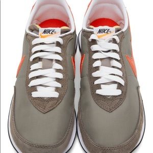 NIKE Taupe Waffle Trainer 2 Sneakers Moon Fossil/Team Orange
